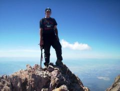 Christian (heavenly_romer) on top of Mt. Shasta
